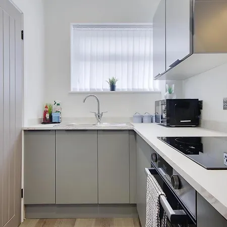 Apartment 1 Castle Lane-3